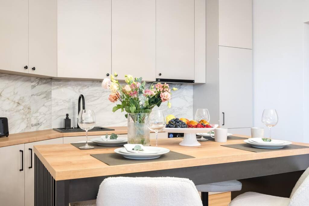 דירות בוקרשט Stunning Views 3Br Sunny Flat - Amazing Terrace מראה חיצוני תמונה