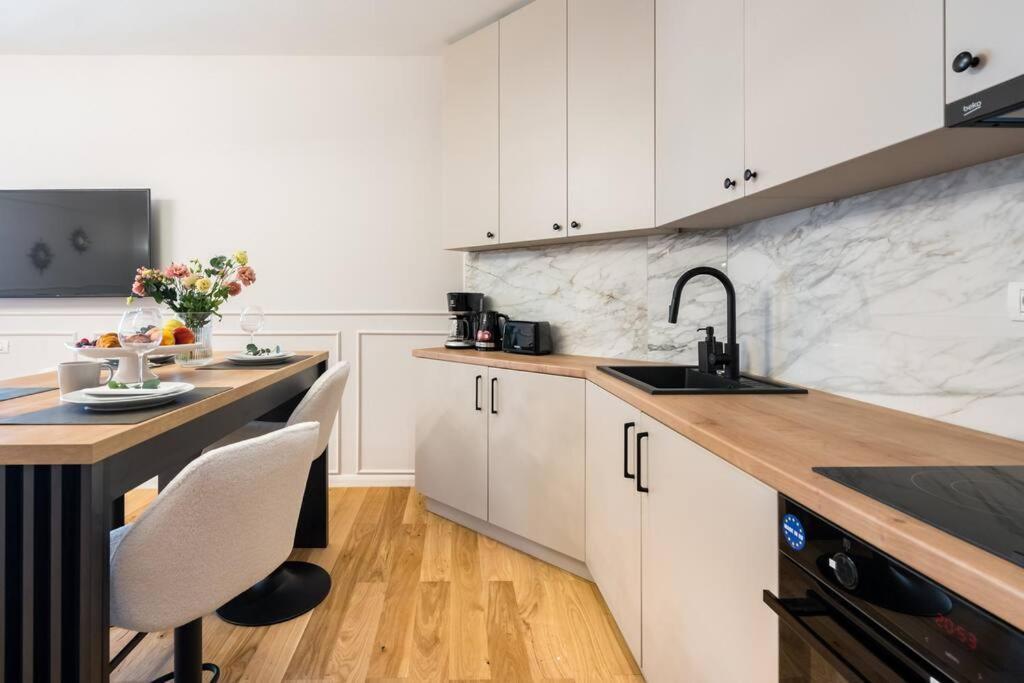 דירות בוקרשט Stunning Views 3Br Sunny Flat - Amazing Terrace מראה חיצוני תמונה