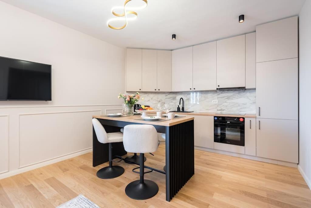 דירות בוקרשט Stunning Views 3Br Sunny Flat - Amazing Terrace מראה חיצוני תמונה